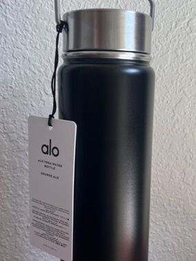 Alo Yoga Black Reusable Stainless Steel Water bottle 24oz